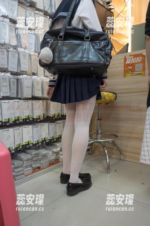 森萝财团 难道这就是传说中的全套?森萝财团的JK黑丝少女图包让我捧腹