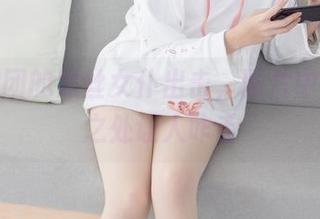 森萝财团的黑丝女仆出击，图片中的微妙之处让人咋舌