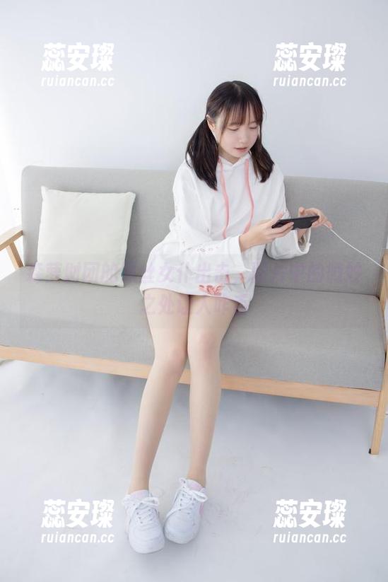 森萝财团 森萝财团的黑丝女仆出击,图片中的微妙之处让人咋舌