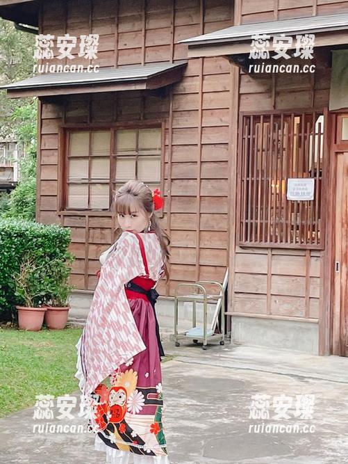 居家不等于放飞自我，泥泥汝最新图包教你怎么优雅翻滚！