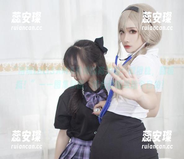 洛璃LoLiSAMA “洛璃LoLiSAMA和她的高跟鞋:踩得稳,腰板挺!”——图集原图,适合给脚趾拍个自拍!