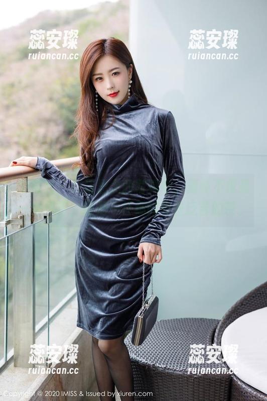 爱蜜社 - 在张思允的写真中，清纯不仅是一种风格，还是一杯稍微有些泛苦的茶。