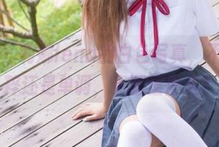 爱蜜社 – 莉娜lena的白色写真，不知道纯粹还是单调，资源值得么？