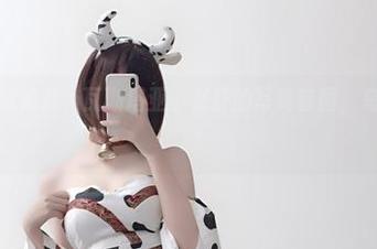 魔女也不过如此，瓦斯塔亚小龙虾的写真套图，乌烟下的冷冽