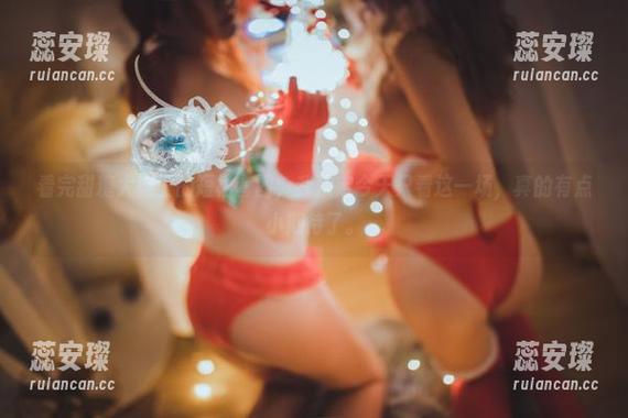 看完甜糖大魔王的短裙套图，我决定今天只看这一场，真的有点小期待了。