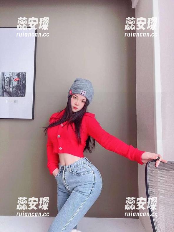 禅雨儿Lynne 微密圈 - 想不到,禅雨儿Lynne的私拍图集里,这样的美脚竟然让我开始关注足部护理了……