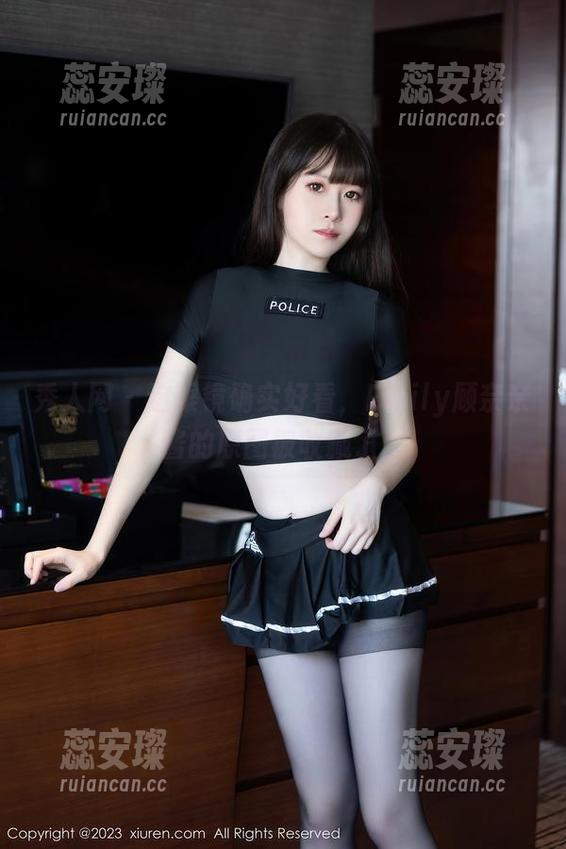 秀人网 - 这眼镜确实好看，Emily顾奈奈酱的原图被收藏了！