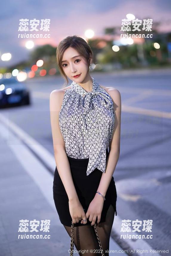 秀人网 - 白裙不是万金油，SOLO-尹菲的无圣光图片，不过愿景已满分！