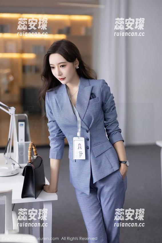 秀人网 - 余贝拉bella的“白丝演绎”，新更新！怎么看都像是故意在勾引视线呢。