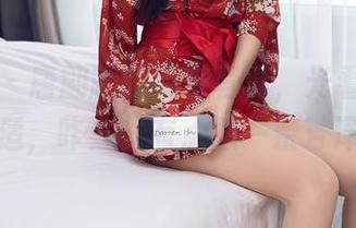 秀人网 – 唐翩翩的美脚写真，光看就觉得舒适，咋办，有点想一亲芳泽？