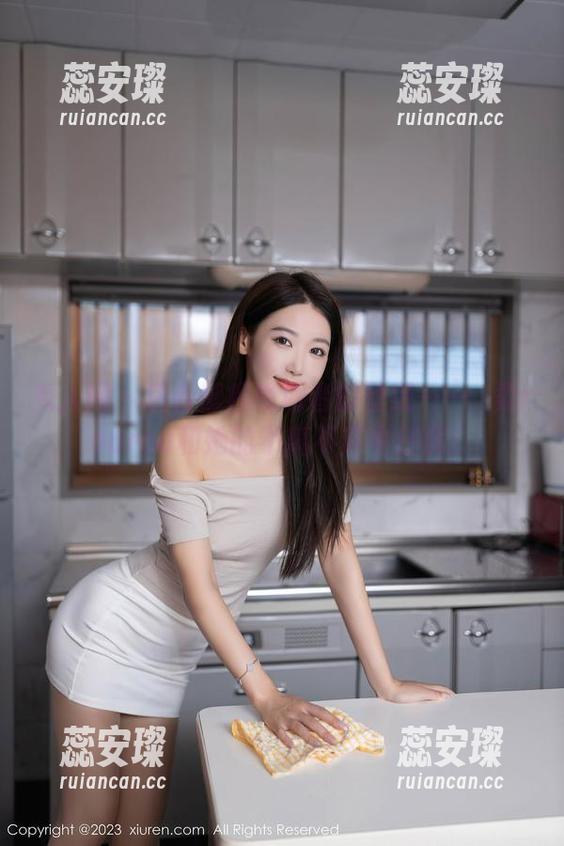 秀人网 - 适合懒癌晚期者的壁纸——媃柔rourou和她的不离不弃牛仔裤！