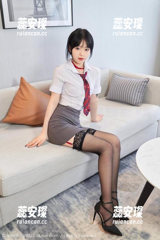 秀人网 - 当小逗逗的眼镜遇见私拍：资源放大仪，关注度up！