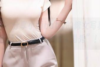 秀人网 – 分享小雨baby的修女写真，简直就是“宗教界的时尚秀”！