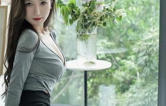 秀人网 – 是谁说单靠美脚不够？张美荧的写真集让人想多了些。