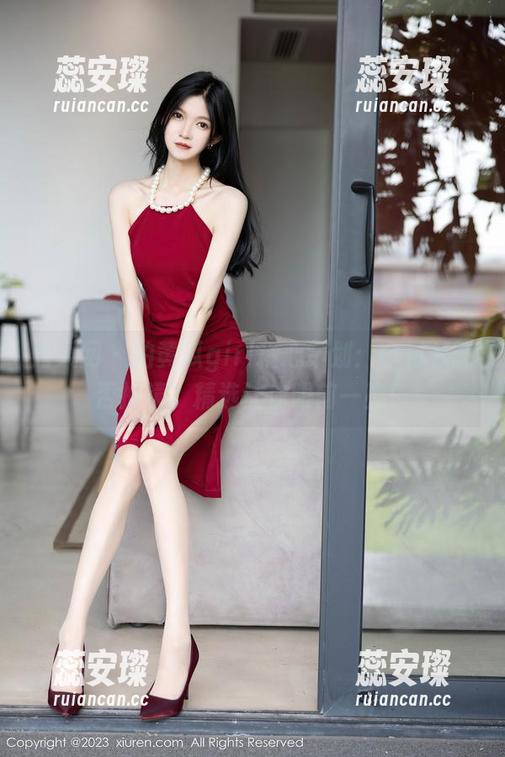 秀人网 - 拍黄瓜girl精心策划：白衬衫能否抢镜？精选让你眼前一亮！
