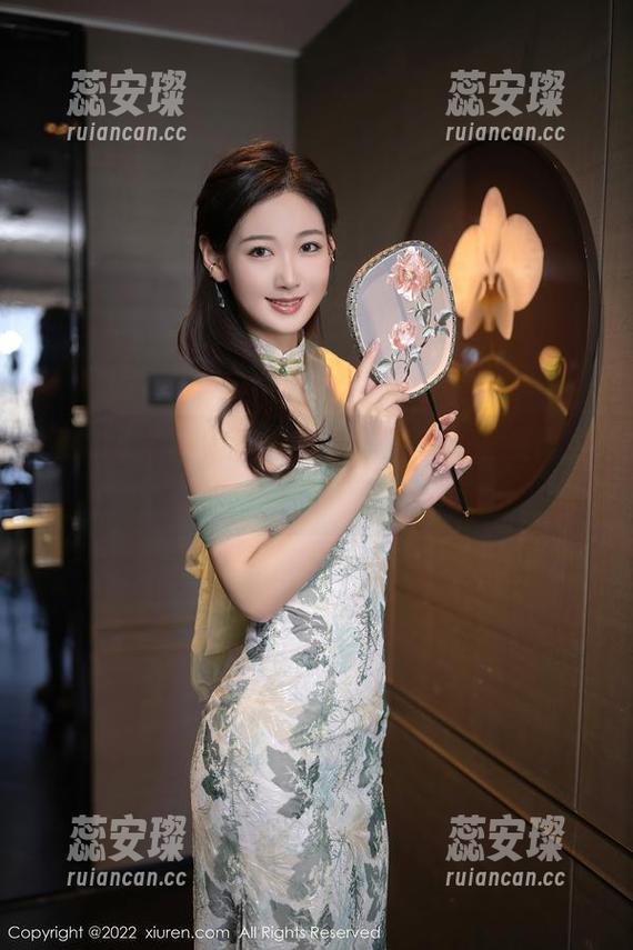秀人网 - 白兔西希的女友图集，谁还需要假期跑去旅行？