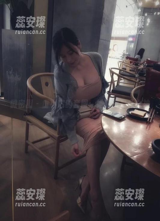 童小芯 微密圈 - 童小芯的套图:她究竟是什么神?