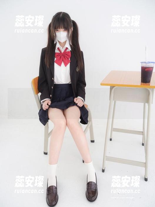 紧急企划 - 最新资源，不得不提的是小婕的美腿，这画面，谁扛得住呢？