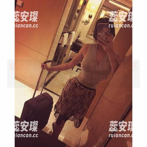 微密圈 - 紫色哒豚豚：这黑丝美图包，不就是用来引发无数遐想的吗？