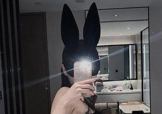 微密圈 – Boss说让看鞋子，而我偏要看脸红Dearie的美足原图！