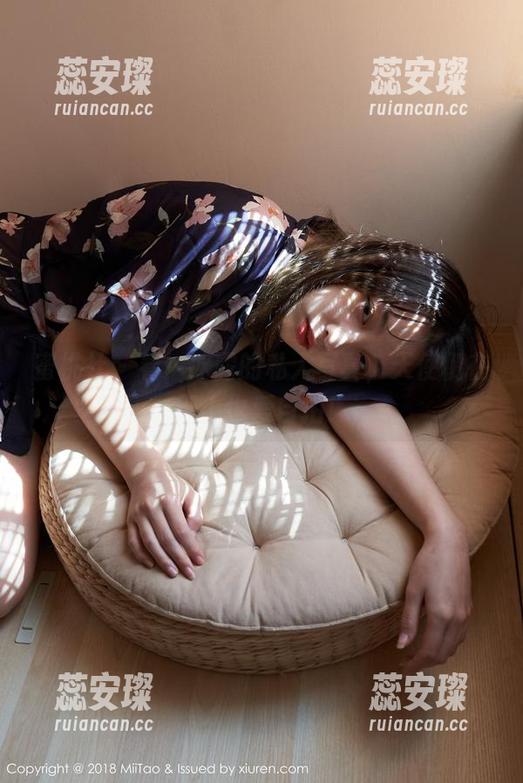 蜜桃社 - 看！冰露的私人写真，天使们在天上也爱自拍！