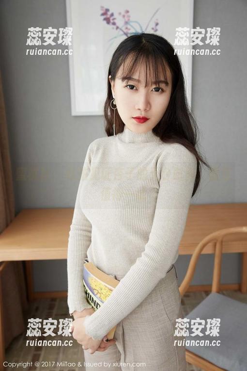 蜜桃社-杏子 蜜桃社 - 私拍见证杏子的天台时光,图包值得一试