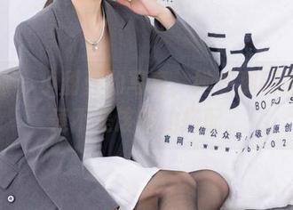 袜啵啵 – 小甜豆的写真，她和那副眼镜，竟不是该有的搭配。