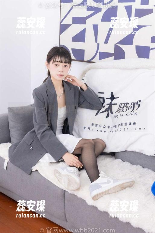 袜啵啵-小甜豆 袜啵啵 - 小甜豆的写真,她和那副眼镜,竟不是该有的搭配。