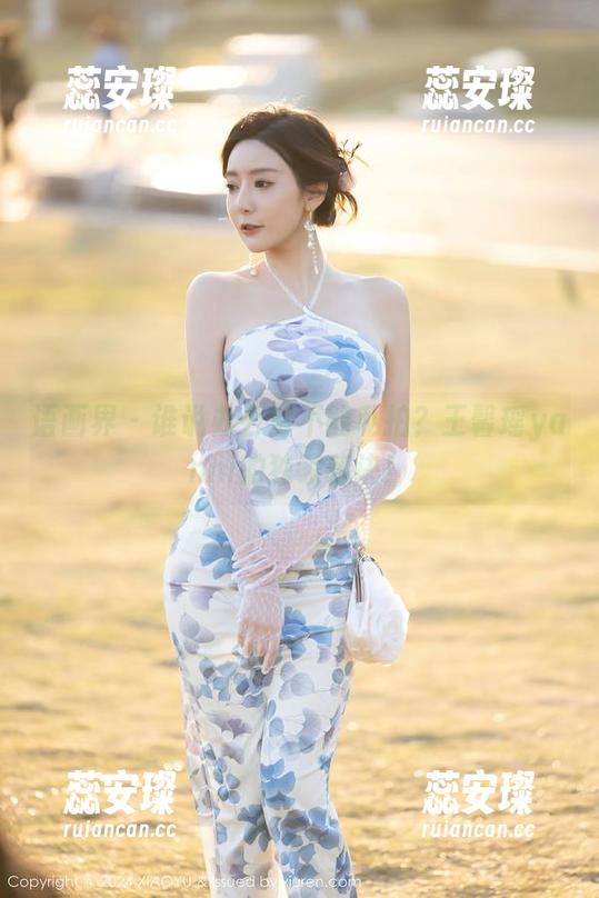 语画界 - 谁说办公室不能私拍？王馨瑶yanni的独家秘诀！