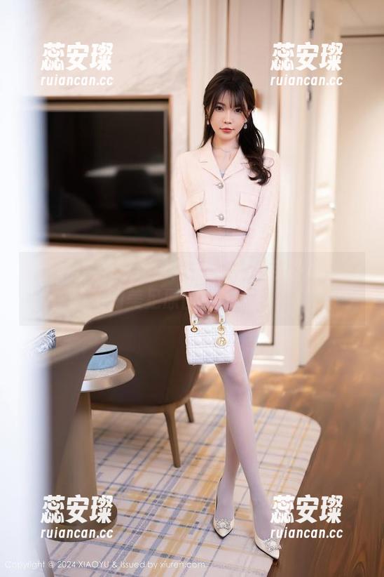 语画界-绯月樱-Cherry 语画界 - 细节探讨:为什么绯月樱-Cherry的美足原图让人沉醉?