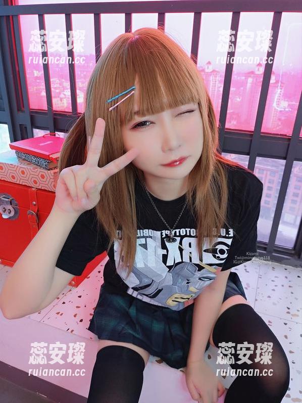 来自铭铭kizami的办公室合集，壁纸上藏着多少职场八卦？
