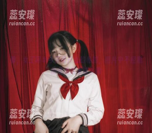 看，女王阿半今天很开心的私拍，图片中不经意的优雅原来这么撩