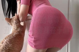 微密圈 – 陈妮妮UNI的写真宝典：教室小丑之王！你猜我在干嘛？