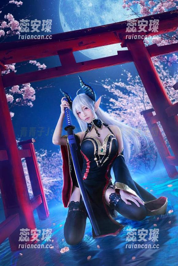 青青子Js 青青子Js与她的礼服:高清梦游计划